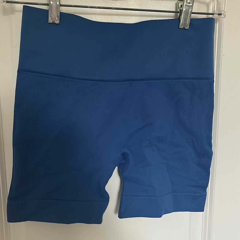 Set active cobalt shorts small